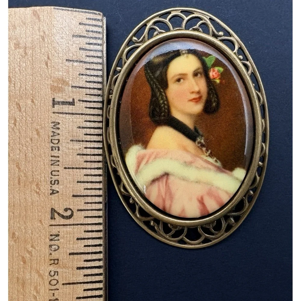 Vintage Victorian Revival‎ Portrait Lady Jane Erskine Gold Tone Filigree Brooch
